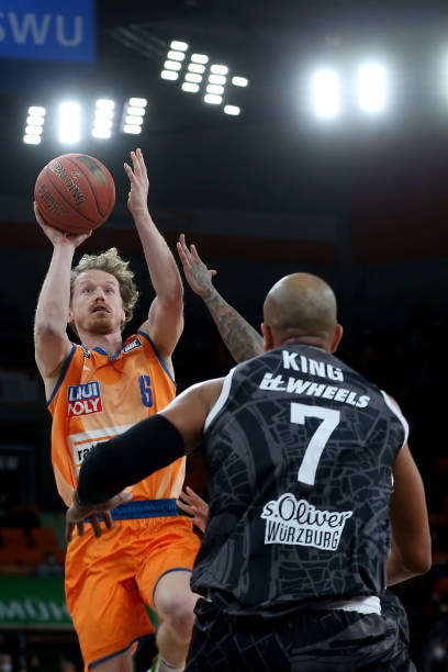 口浪尖的巴 口浪尖的巴