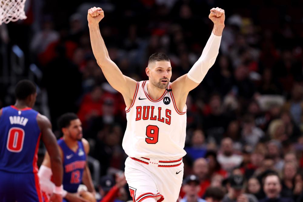 赛并与球员 赛并与球员